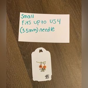 Small knit increase stitch markers.For knitting.Fits up to US 4 (3.5mm) needles.